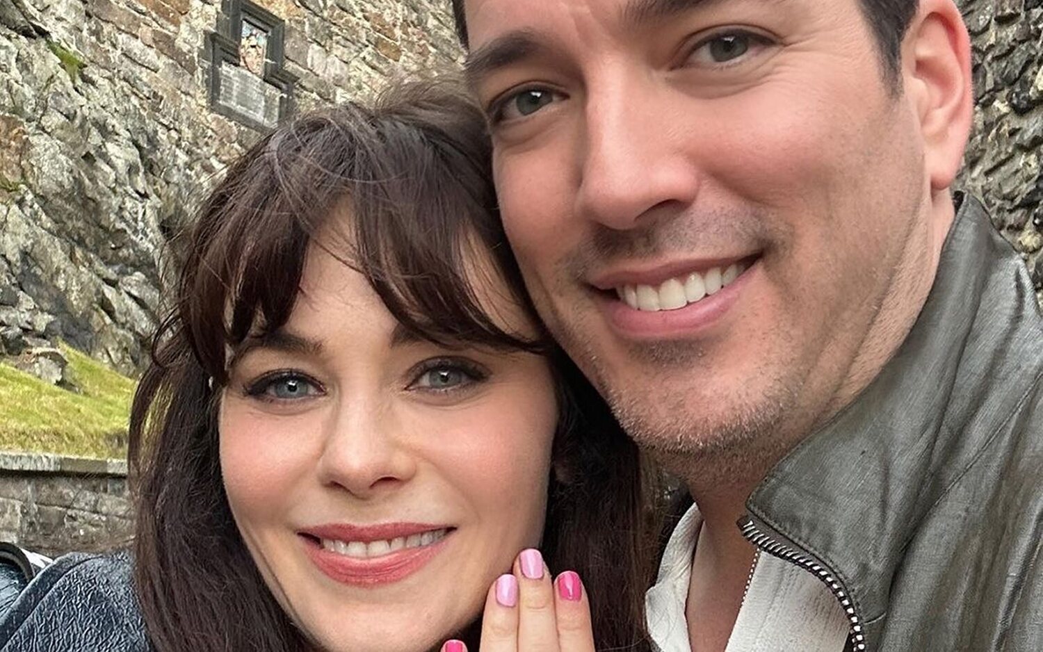 Zooey Deschanel y Jonathan Scott posando juntos en sus redes sociales.