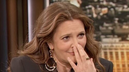 Drew Barrymore se disculpa en un vídeo por retomar su talk show y luego lo borra tras las críticas recibidas