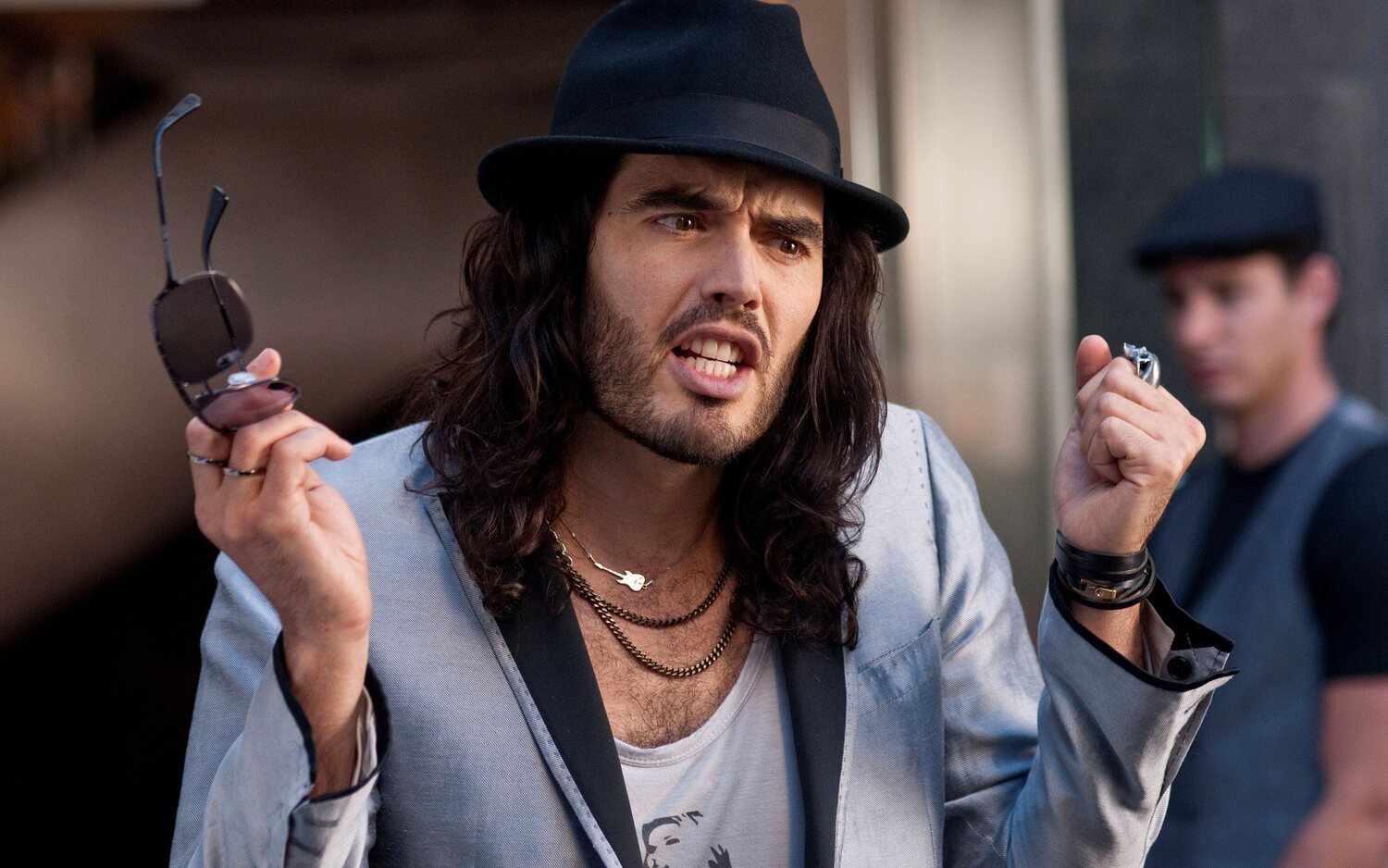 Russell Brand ha negado los hechos