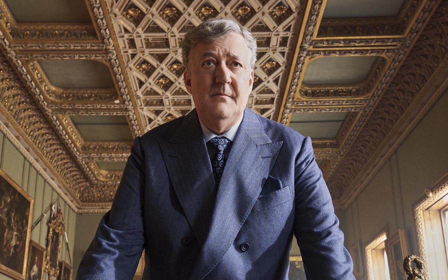 Stephen Fry se pone en la piel del Rey James III en 'Rojo, blanco y sangre azul'