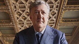 Roban la voz de Stephen Fry con inteligencia artificial para narrar un documental sin su consentimiento