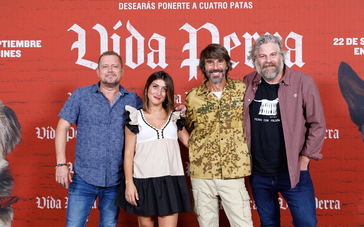 Imagen del photocall de 'Vida perra' con los actores de doblaje