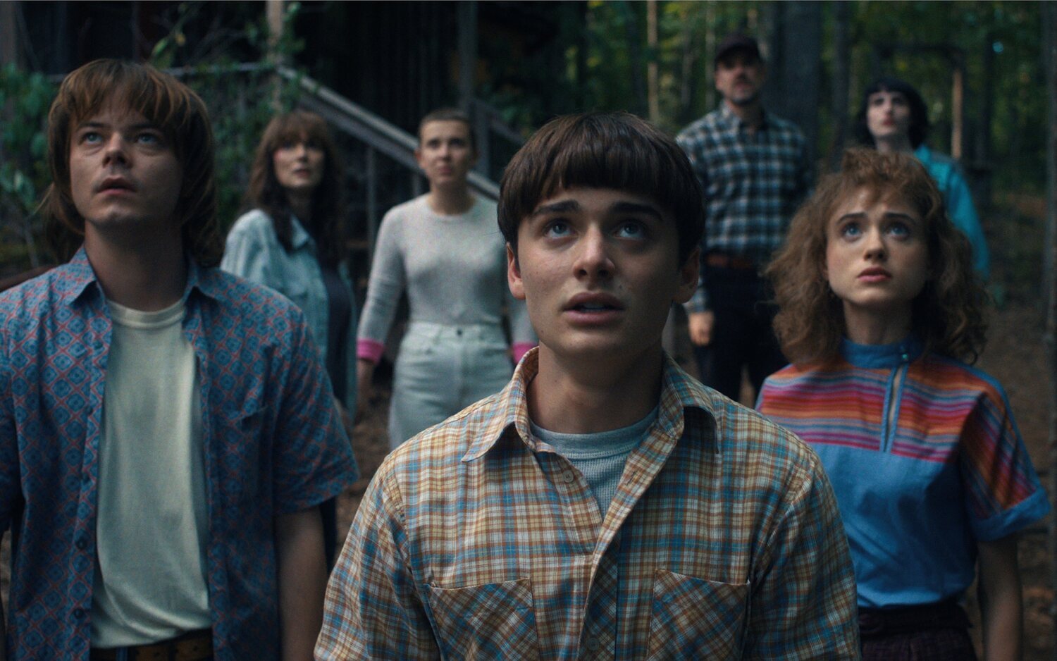 Charlie Heaton, Noah Schnapp y Natalia Dyer en el final de la cuarta temporada de Stranger Things