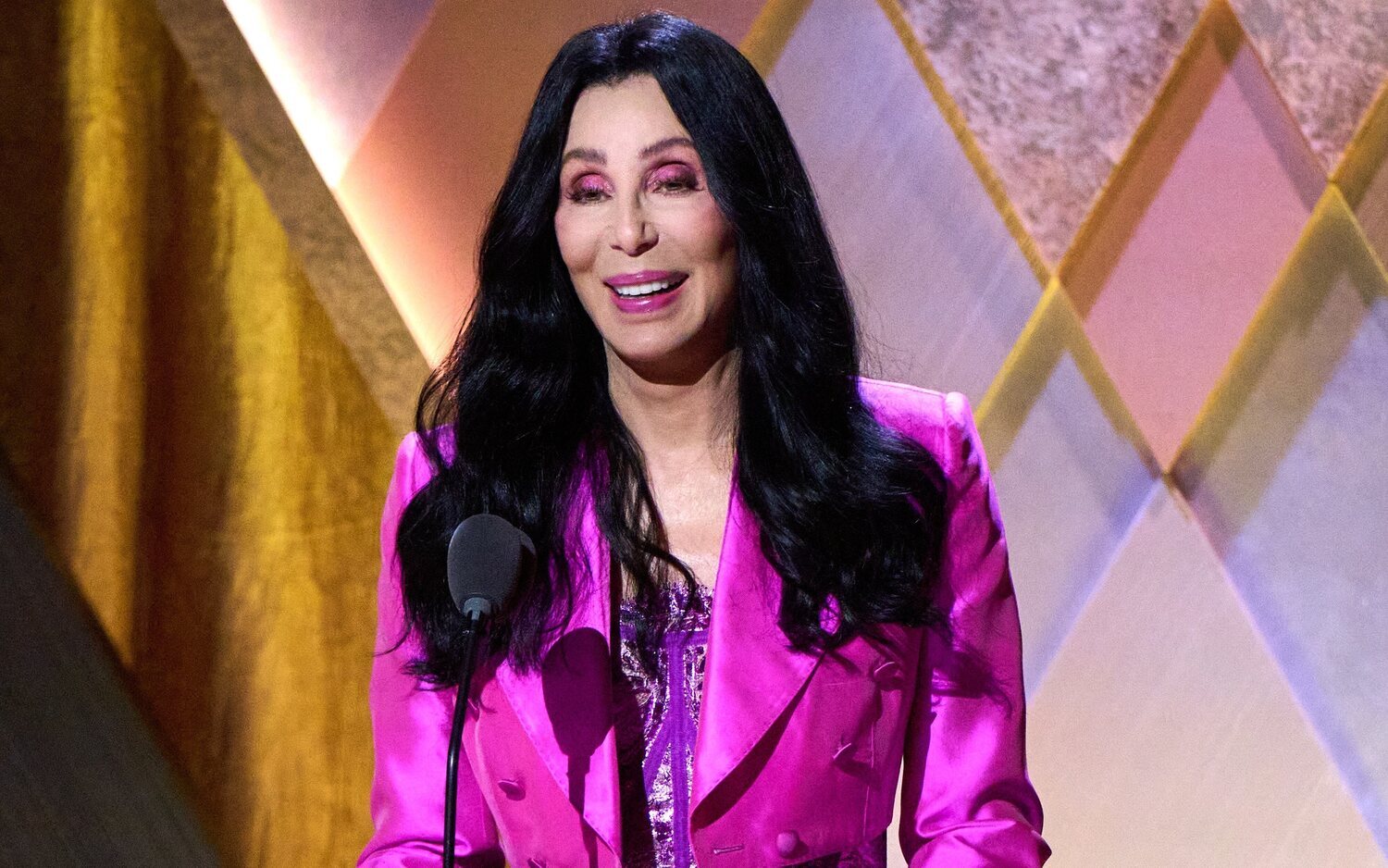 Cher durante la presentación de los premios Governors Awards en 2022.