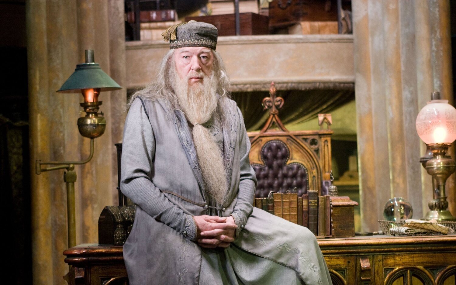 Michael Gambon en el despacho de Dumbledore