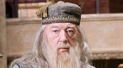 Los fans de 'Harry Potter' alzan sus varitas por Michael Gambon en el parque temático de Orlando