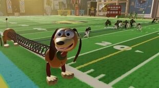 Un partido de la NFL se disputa en el cuarto de Andy con todos los juguetes de 'Toy Story' presentes