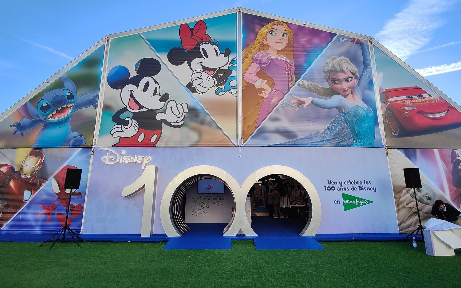 Exposición Disney 100 en el Paseo de la Castellana de Madrid