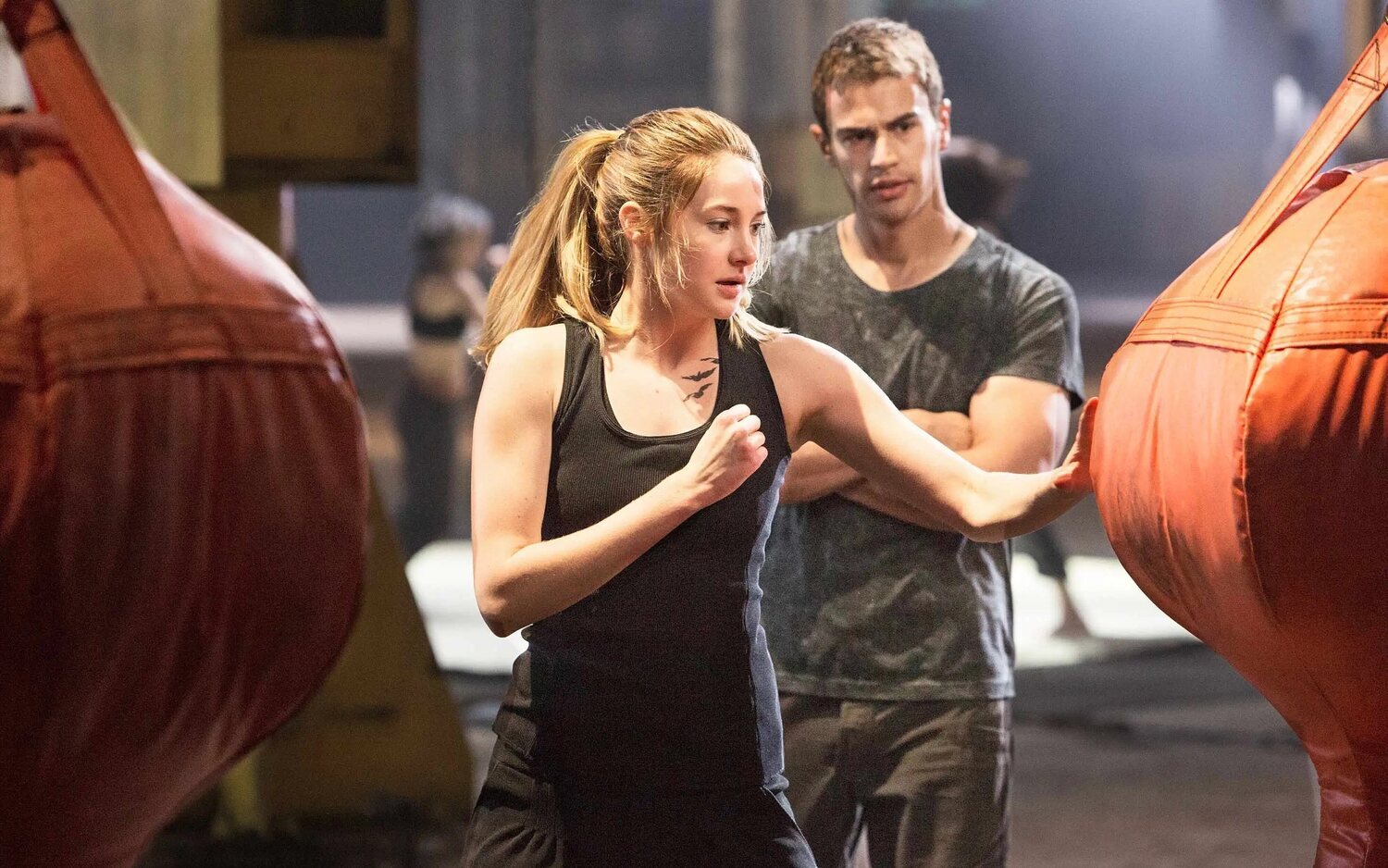 Shailene Woodley y Theo James en 'Divergente'