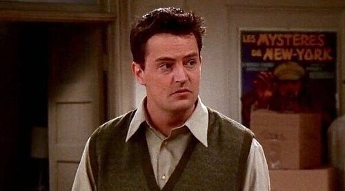 Los fans de 'Friends' se despiden de Matthew Perry acudiendo al icónico edificio de la serie en Nueva York