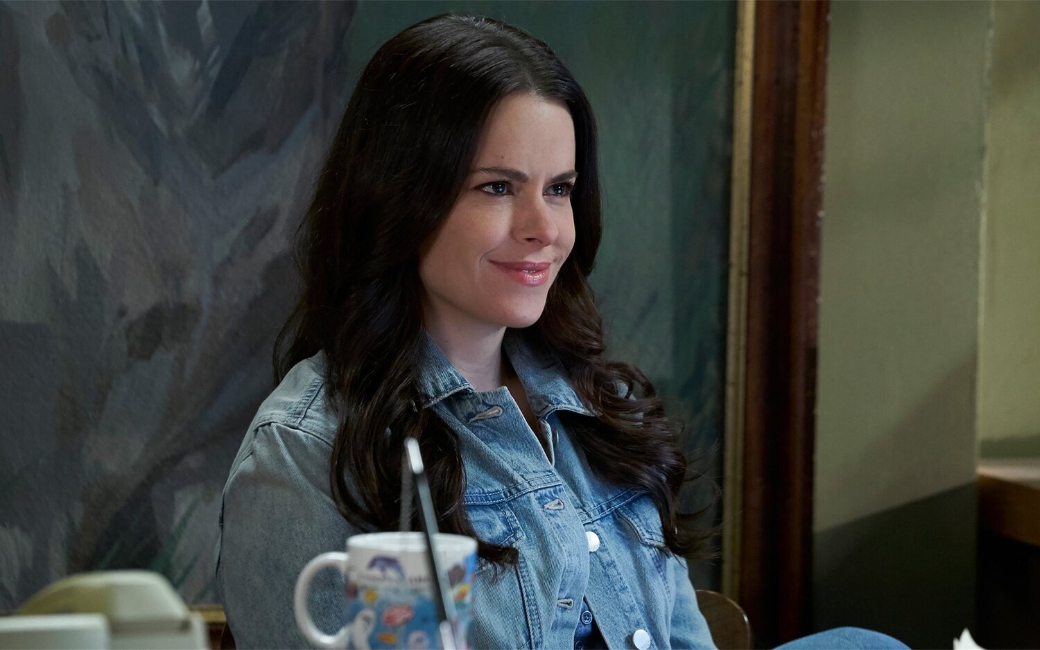 Emily Hampshire como Stevie Budd en 'Schitt's Creek'