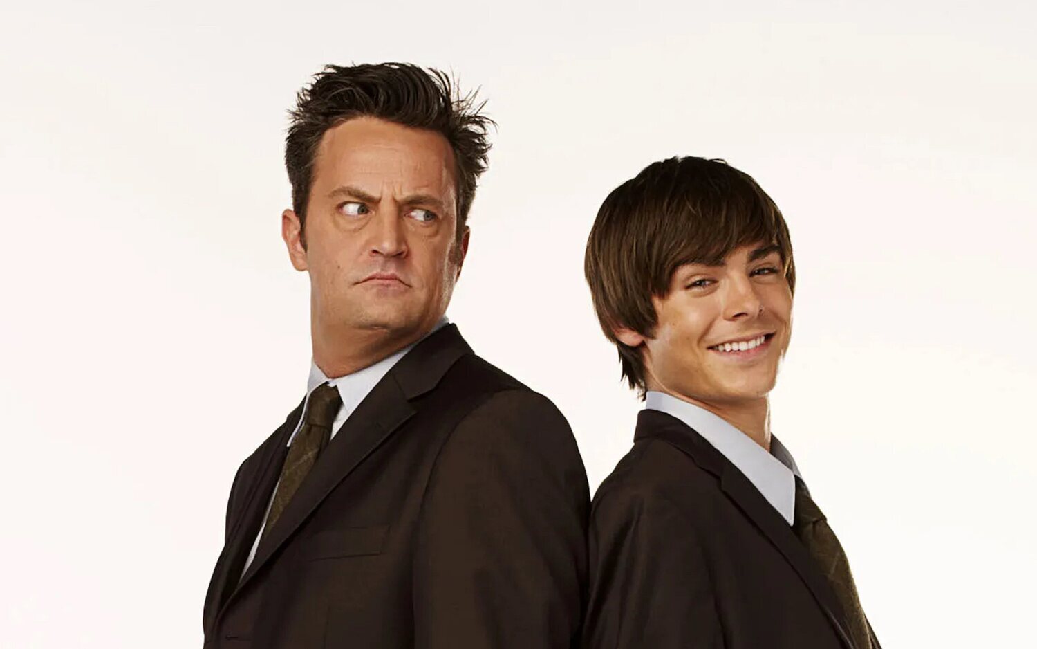 Matthew Perry y Zac Efron en una imagen promocional de '17 otra vez'.