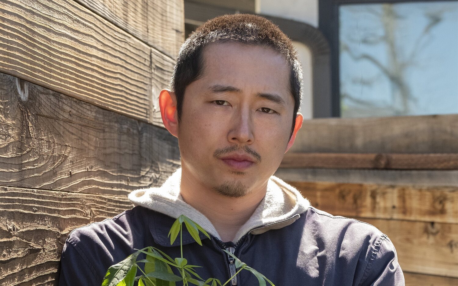 Steven Yeun como Danny Cho en 'Bronca'