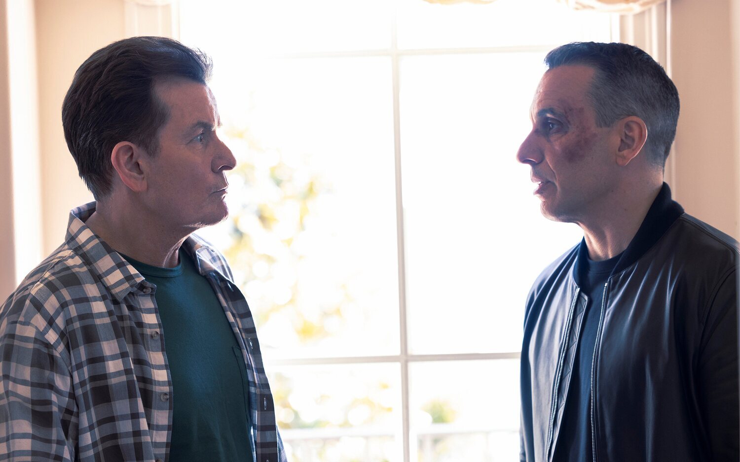 Charlie Sheen y Sebastian Maniscalco en 'Bookie'