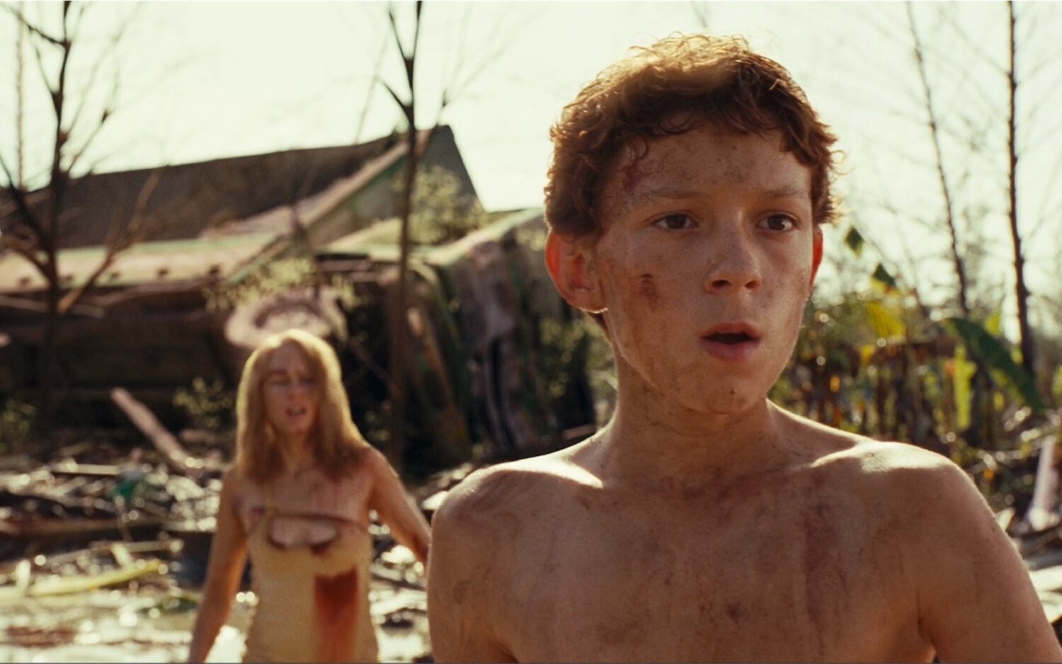 Tom Holland y Naomi Watts en 'Lo imposible'