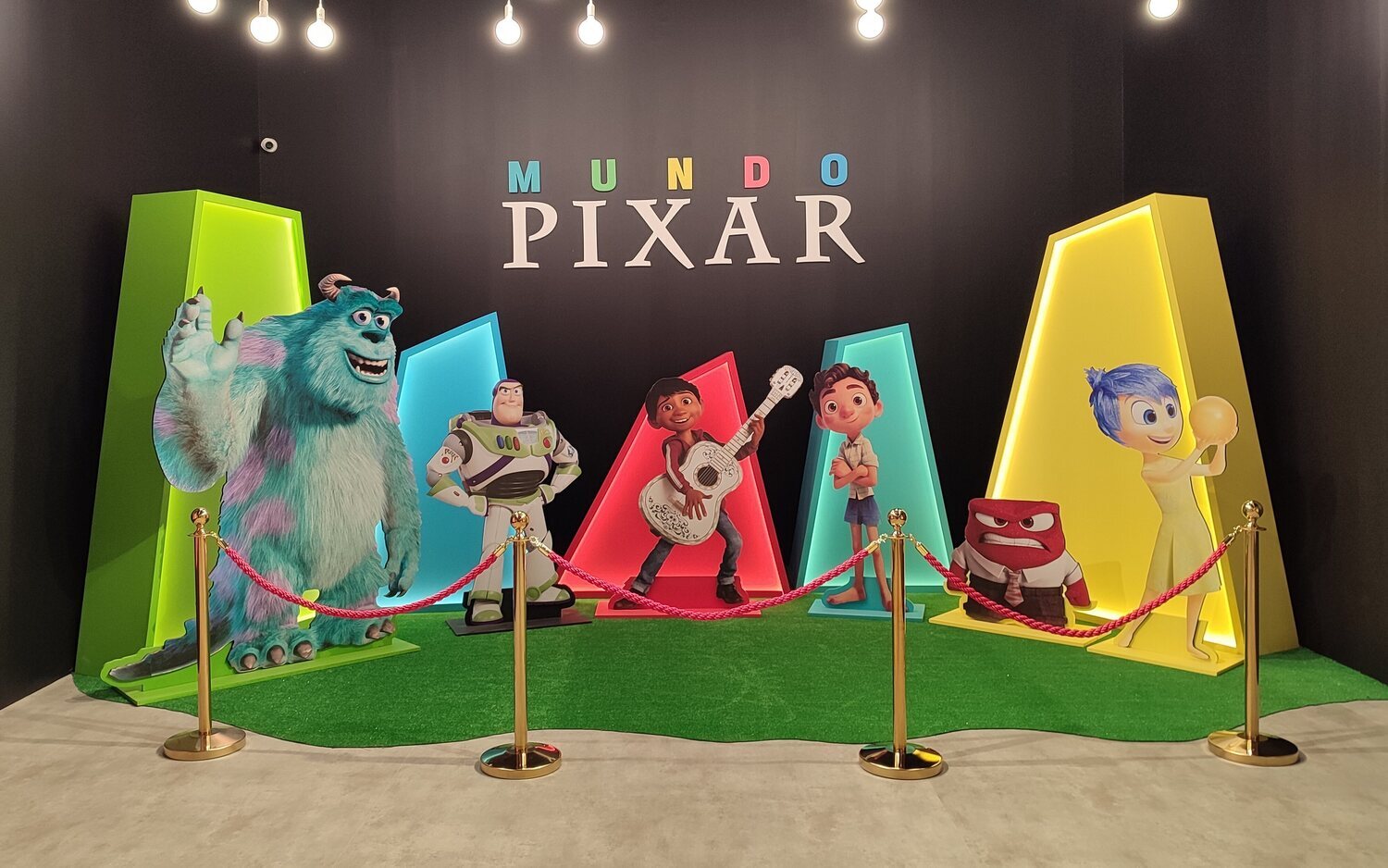 Entrada de Mundo Pixar