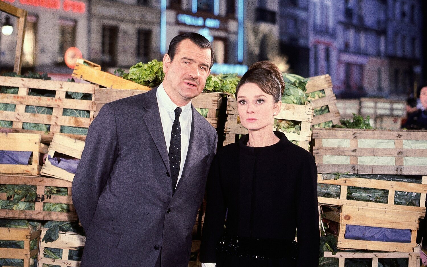 Audrey Hepburn y Walter Matthau en 'Charada'