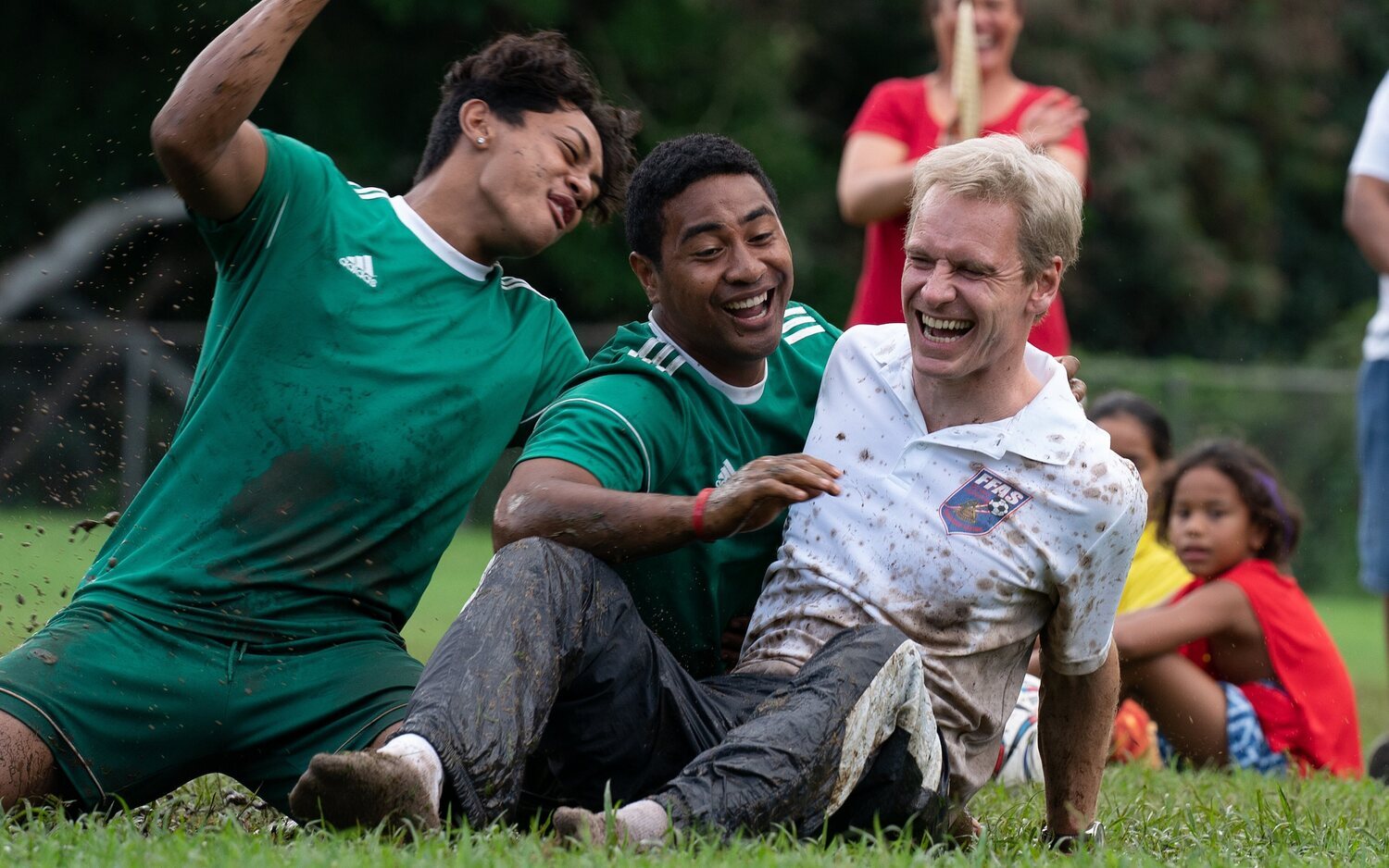 Michael Fassbender como Thomas Rongen en 'El peor equipo del mundo (Next Goal Wins)'