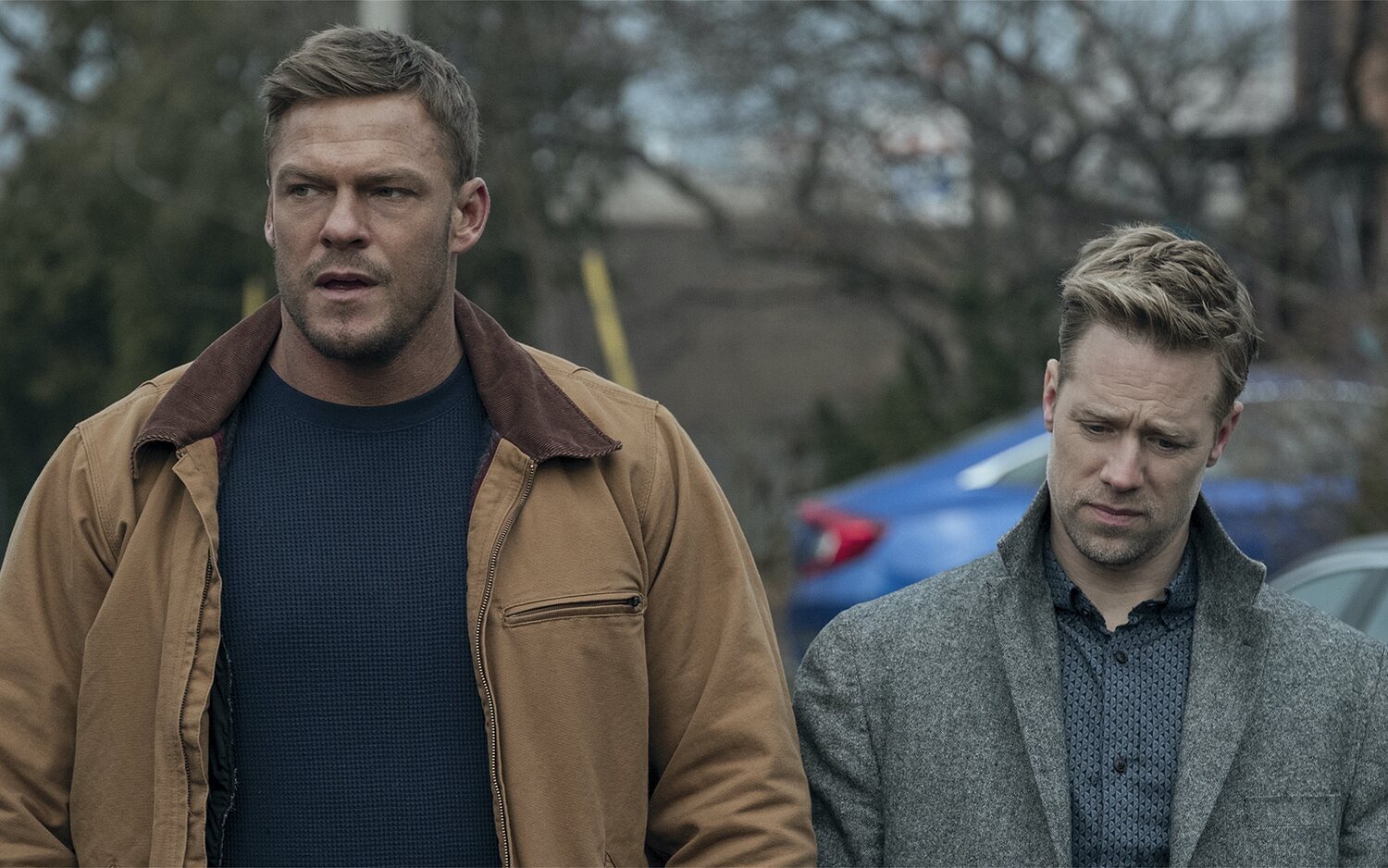 Alan Ritchson y  Marc Bendavid en la temporada 2 de 'Reacher'