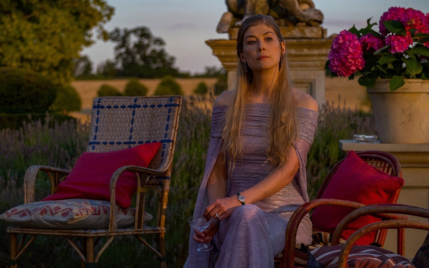 Rosamund Pike como Elspeth Catton en 'Saltburn'