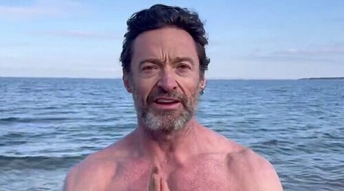 Hugh Jackman celebra el Año Nuevo presumiendo de cuerpo Wolverine en el mar helado