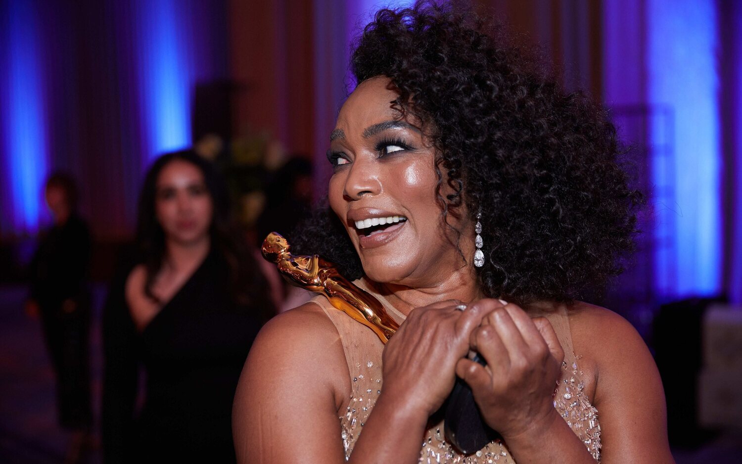 Angela Bassett con su Governor Award