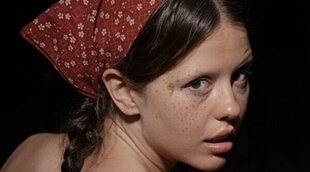 Mia Goth demandada por supuestamente darle una patada en la cabeza a un extra en el rodaje de 'MaXXXine'