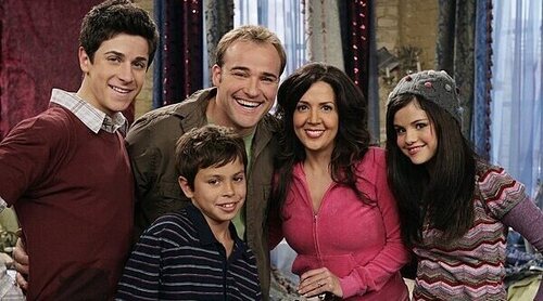 'Los magos de Waverly Place': Los Russo juntos de nuevo en la primera foto de familia del revival