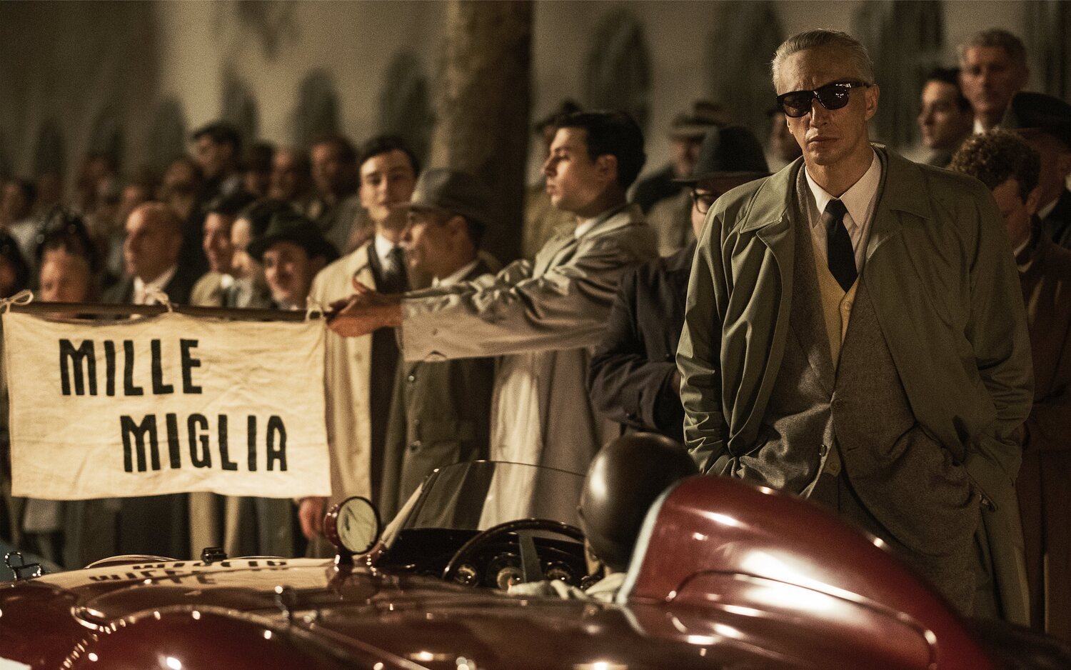 Adam Driver es Enzo Ferrari en 'Ferrari'