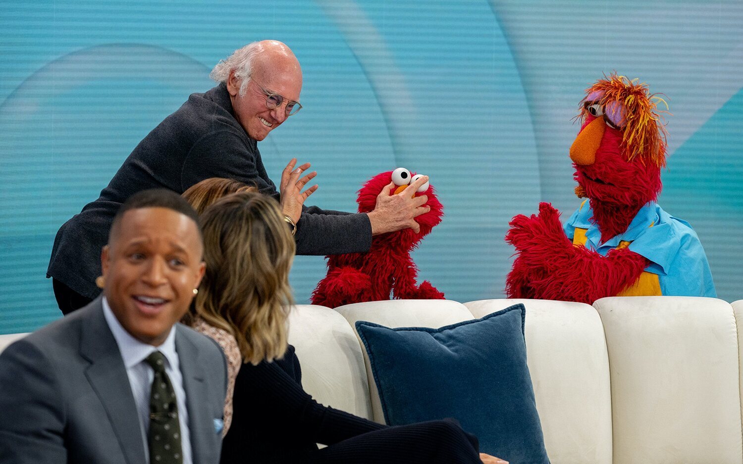 Larry David atacando a Elmo en el programa 'Today'