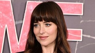 ¿Qué le faltaba a la promoción de 'Madame Web'? Un terremoto en plena entrevista con Dakota Johnson