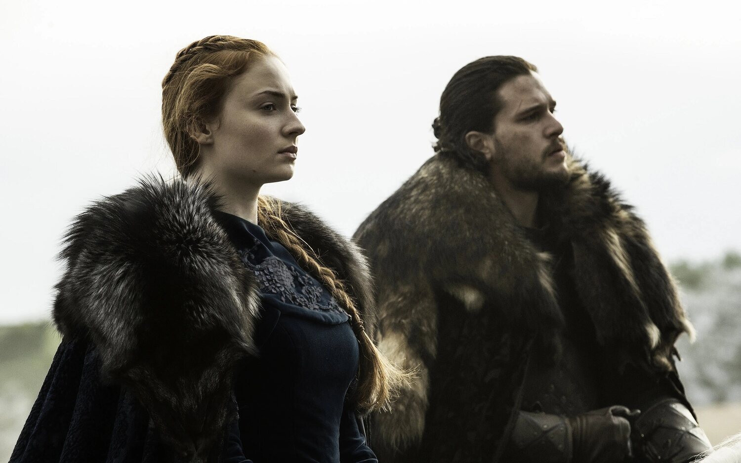 Sophie Turner y Kit Harington como Sansa y Jon en 'Juego de Tronos'