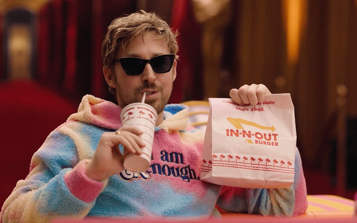 Ken con el menú In-N-Out, como Paul Giamatti en los Globos de Oro