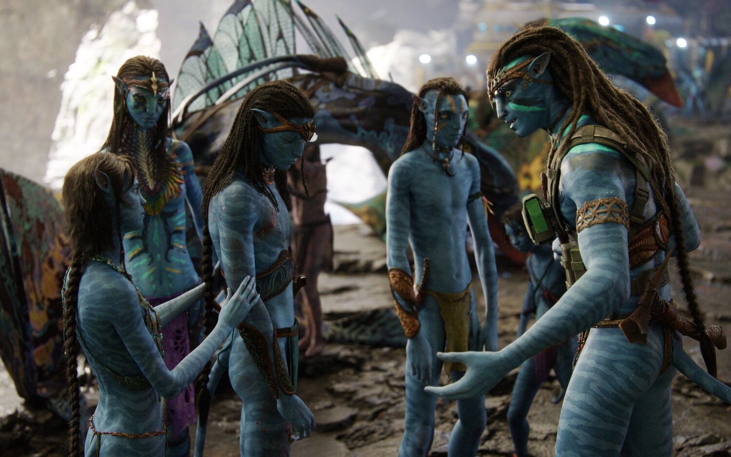 Jake y Neytiri con sus hijos en 'Avatar: El sentido del agua'