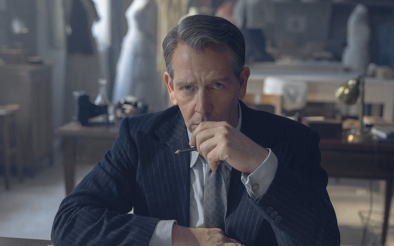 Ben Mendelsohn es Christian Dior en 'The New Look'