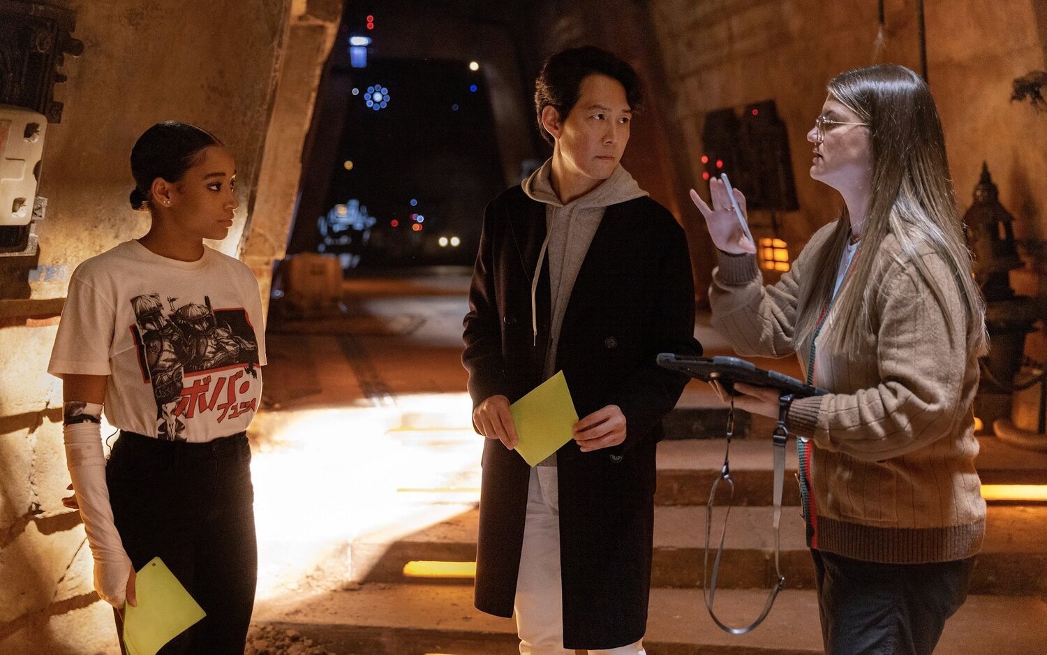 Amanda Stenberg, Lee Jung-jae y Leslye Headland en el rodaje de 'The Acolyte'