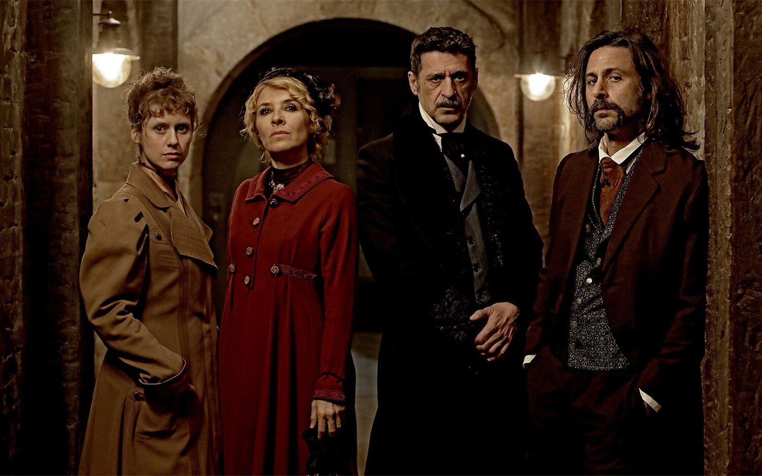 Manuela Vellés, Cayetana Guillén Cuervo, Nacho Fresneda y Hugo Silva en 'El Ministerio del Tiempo'