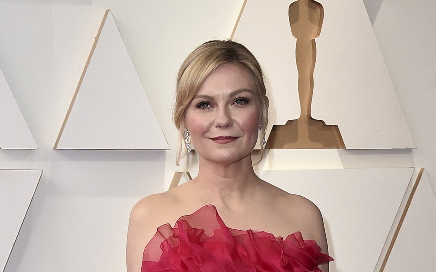 Kirsten Dunst en la alfombra roja de los Oscar 2022