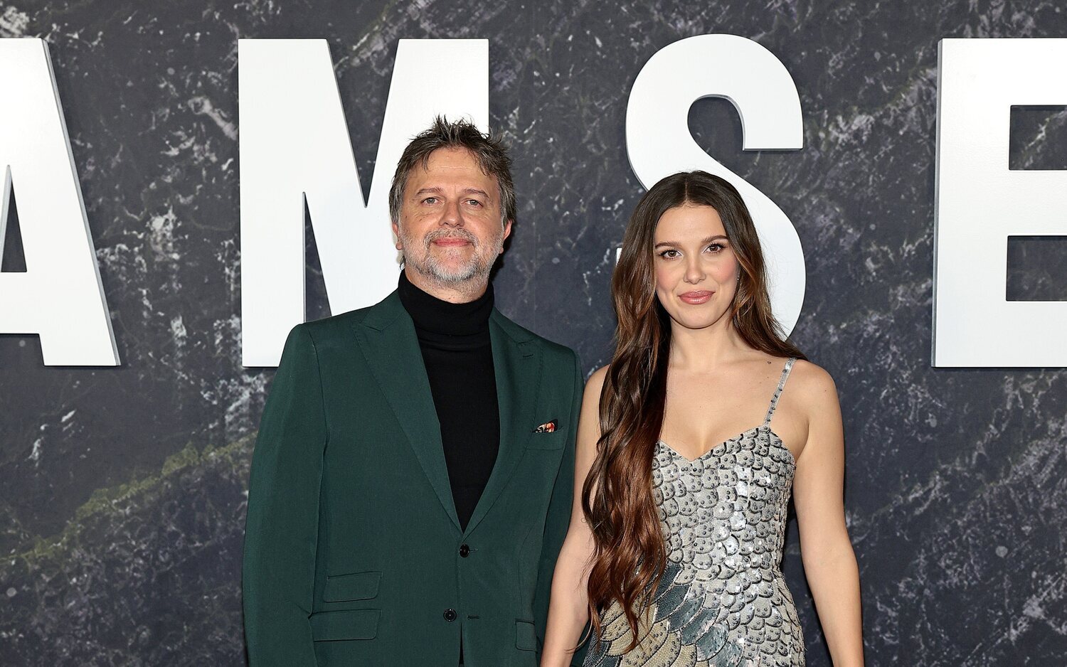 Juan Carlos Fresnadillo y Millie Bobby Brown en la premiere mundial de 'Damsel' en Nueva York