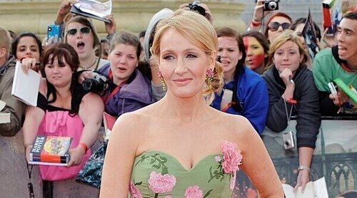 La presentadora trans India Willoughby denuncia a J.K. Rowling por referirse a ella como un hombre