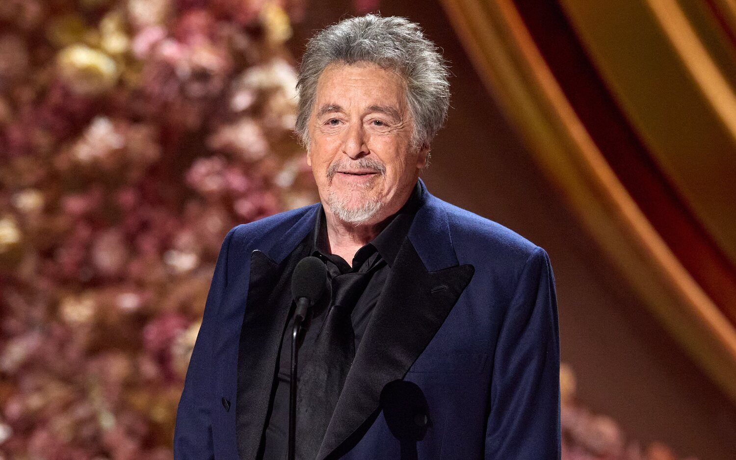 Al Pacino presentando el premio a mejor película