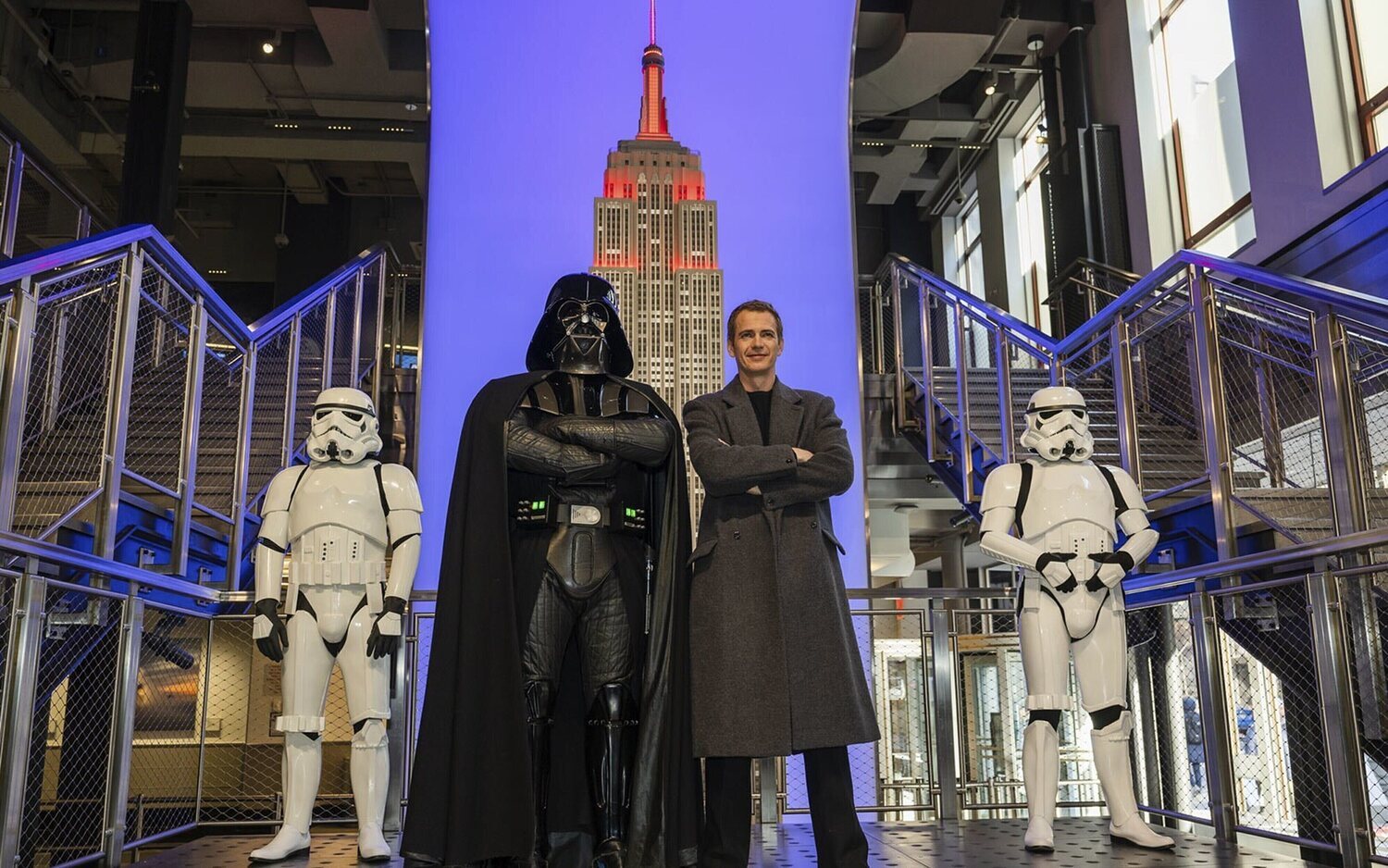 Darth Vader y Hayden Christensen posan juntos en el Empire State Building.