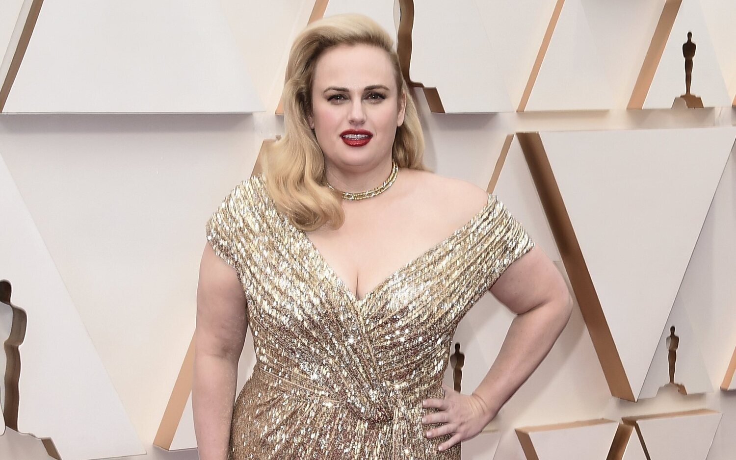 Rebel Wilson en la alfombra roja de los Oscar 2020