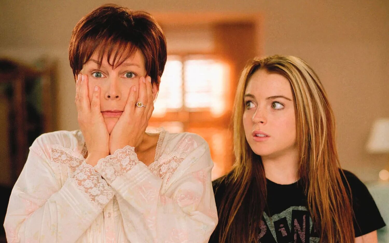 Lindsay Lohan y Jamie Lee Curtis en un fotograma de 'Ponte en mi lugar'