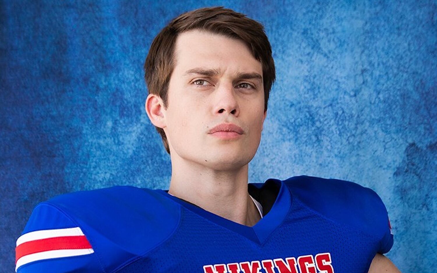 Nicholas Galitzine en la miniserie 'Mary & George'