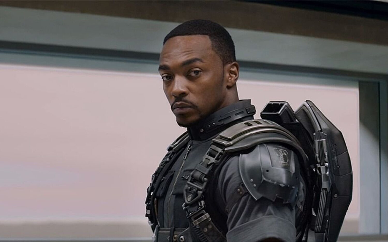 Anthony Mackie en 'Falcon y el Soldado de Invierno