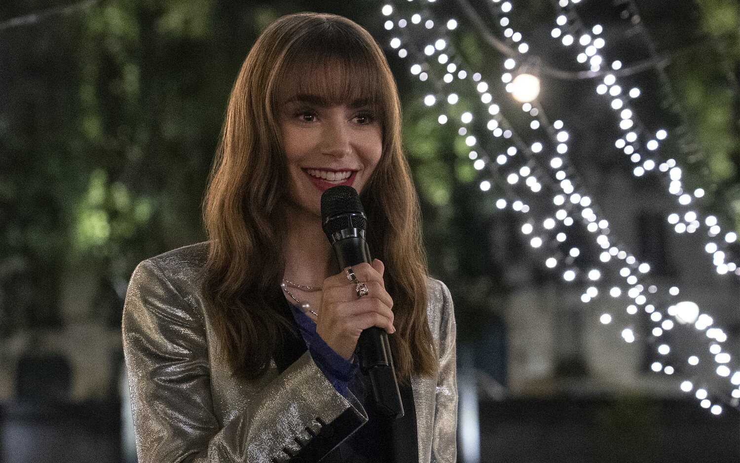 Lily Collins es Emily Cooper en 'Emily en París'