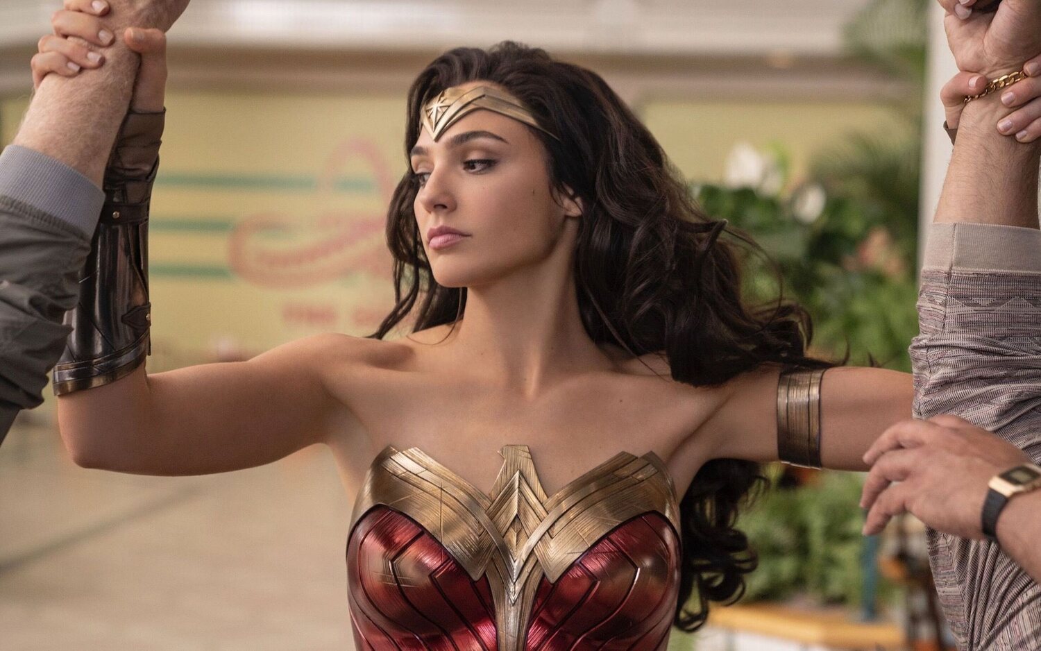 Gal Gadot como Diana Prince en acción en 'Wonder Woman 1984'