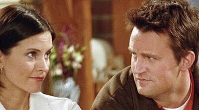 Courteney Cox dice que siente la presencia de Matthew Perry: "Me visita mucho"