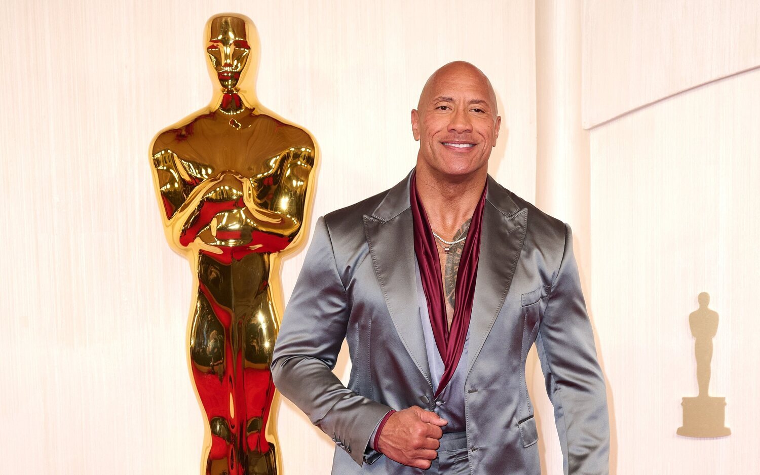 Dwayne Johnson en la alfombra roja de los Oscar 2024